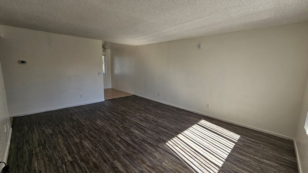 1622 N Beverly Ave #22 - Photo 2 of 10