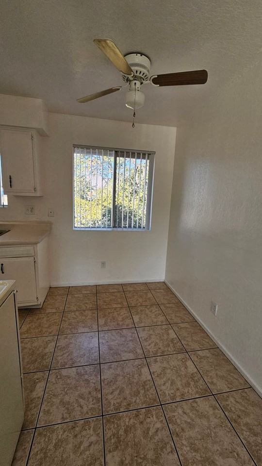 1622 N Beverly Ave #22 - Photo 4 of 10