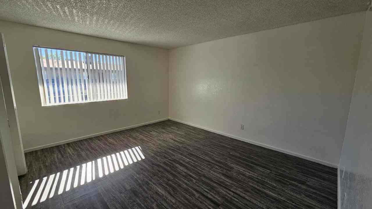 1622 N Beverly Ave #22 - Photo 5 of 10