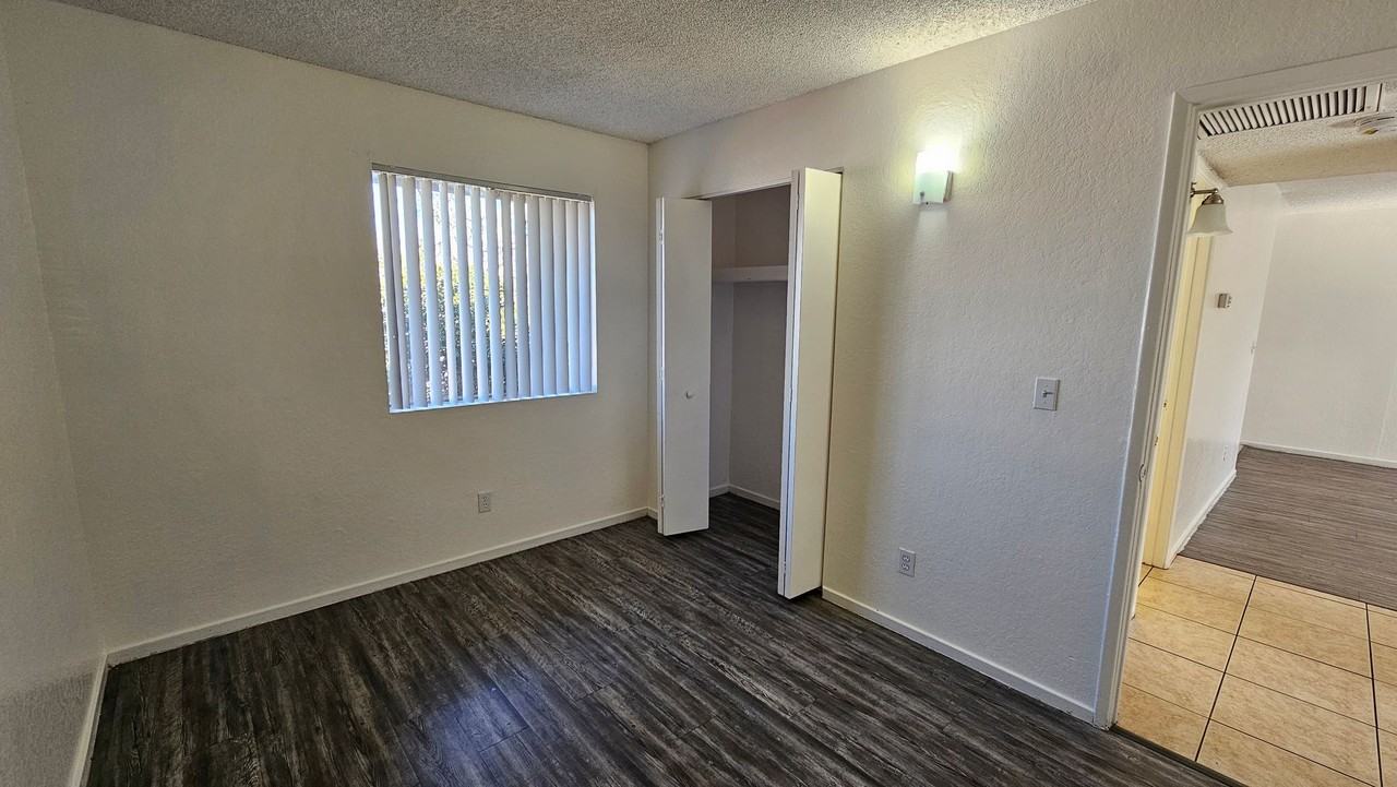 1622 N Beverly Ave #22 - Photo 7 of 10