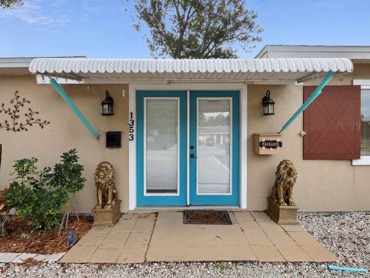 1353 Canterbury Rd N - Photo 2 of 28