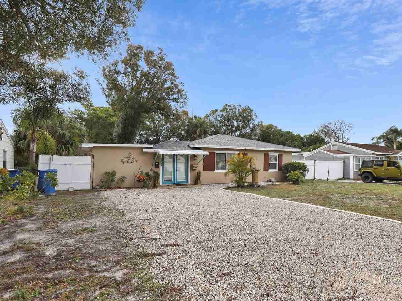 1353 Canterbury Rd N - Photo 3 of 28