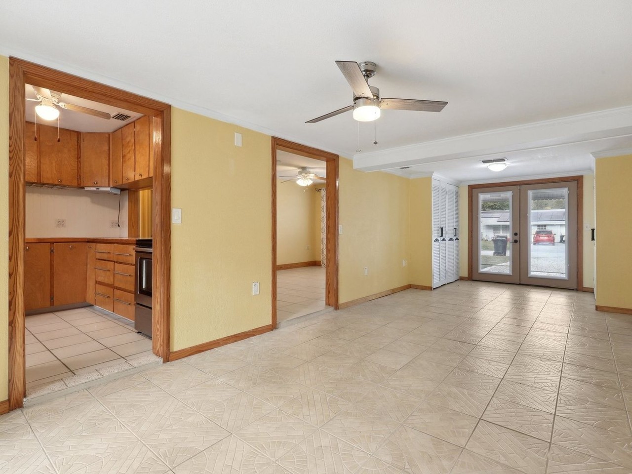 1353 Canterbury Rd N - Photo 6 of 28