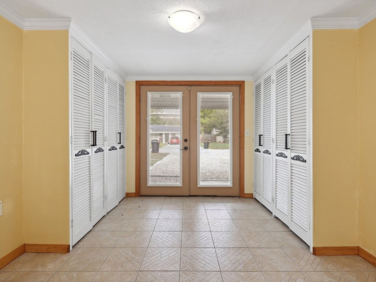 1353 Canterbury Rd N - Photo 7 of 28