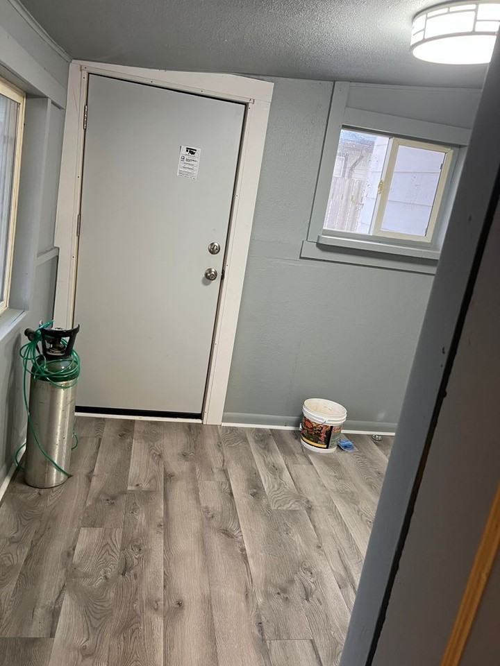 1835 S Crosby Ave - Photo 5 of 17