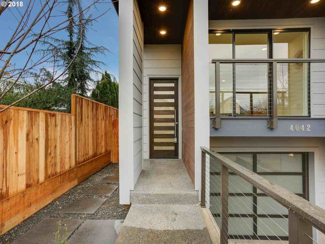 4042 Ne 10th Ave - Photo 2 of 32