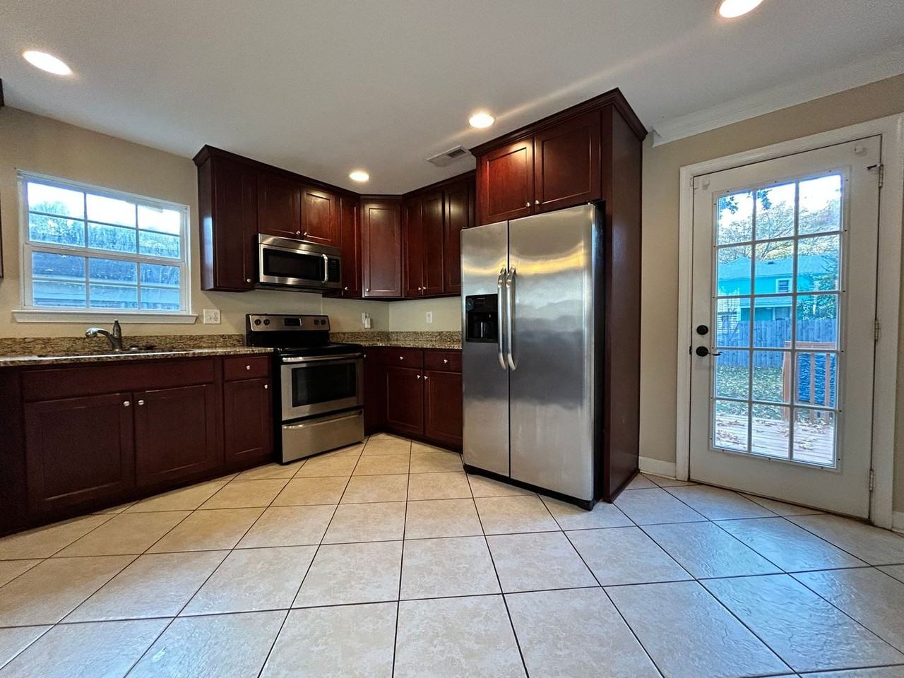 2937 Lens Ave - Photo 3 of 13