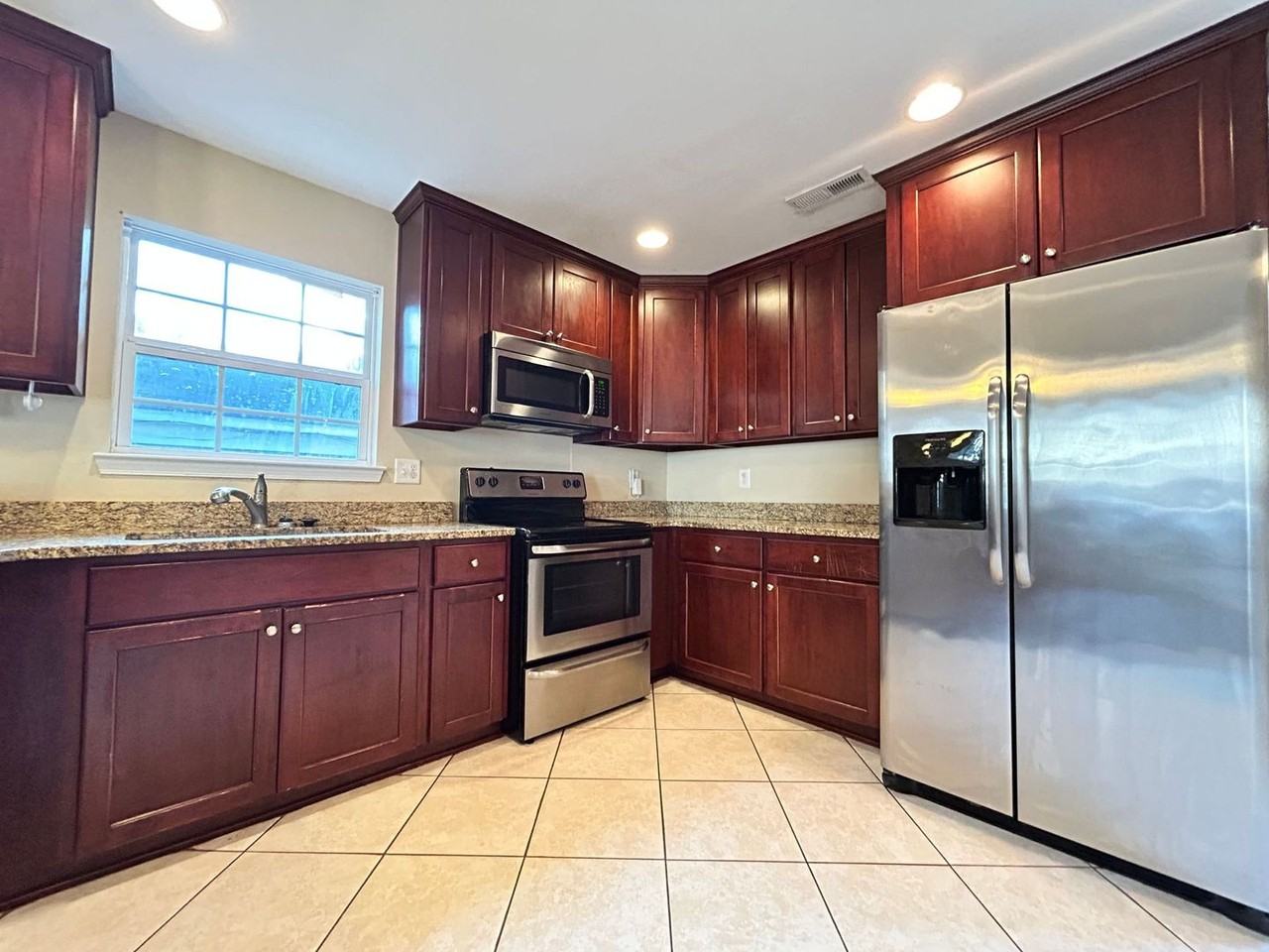 2937 Lens Ave - Photo 2 of 13