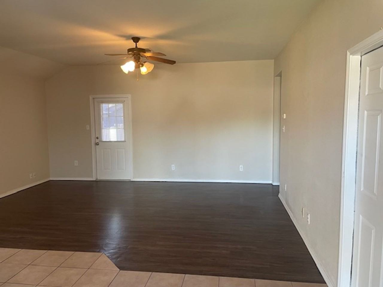 2429 Lorine Dr - Photo 2 of 14