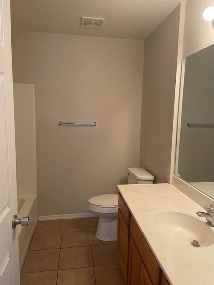 2429 Lorine Dr - Photo 5 of 14
