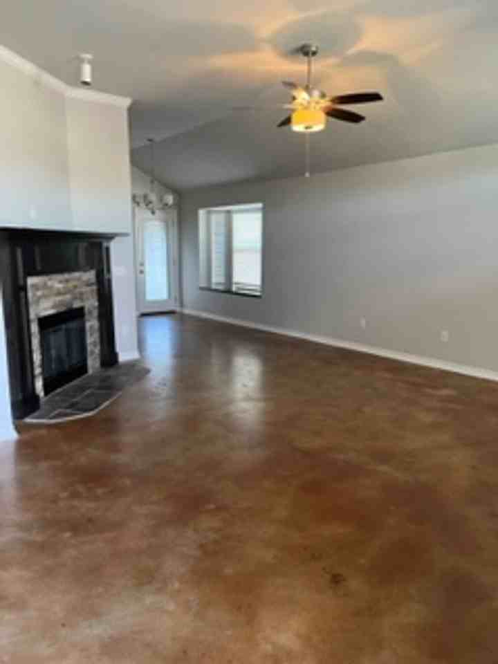 3918 Wiltshire Dr - Photo 3 of 18