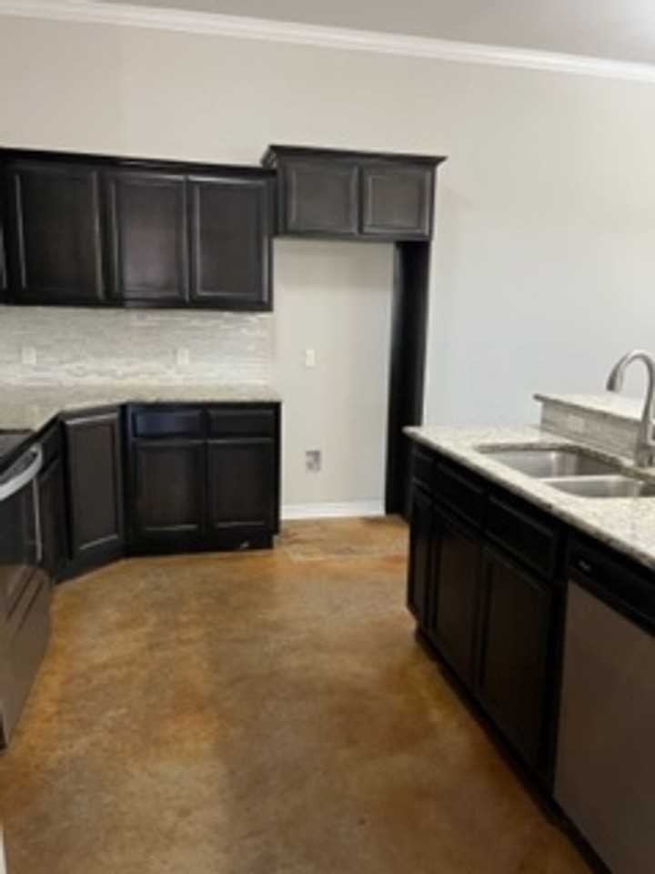 3918 Wiltshire Dr - Photo 4 of 18