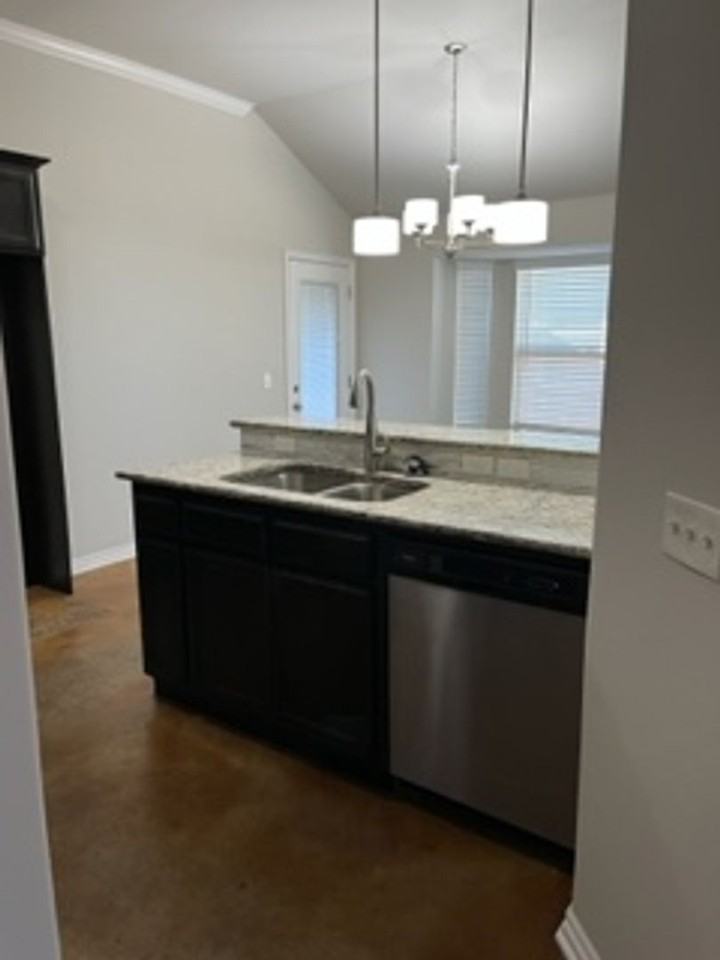 3918 Wiltshire Dr - Photo 5 of 18