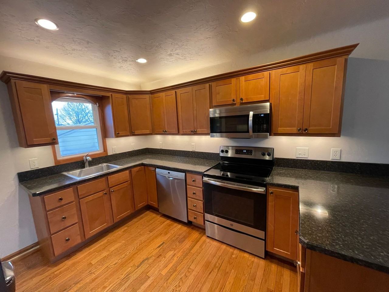 5232 Strawberry Ln - Photo 3 of 50