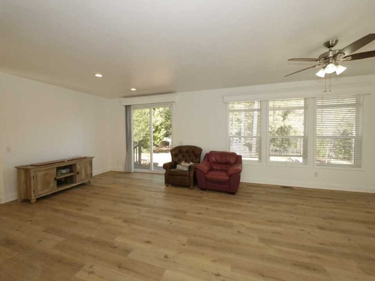 181 Bald Mountain Rd - Photo 3 of 9