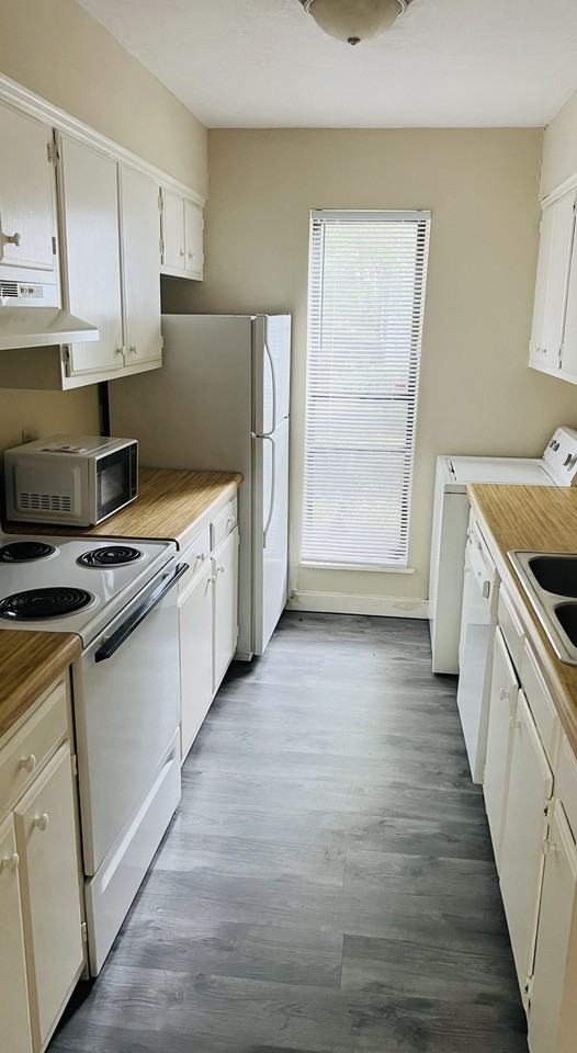 530 Deerwood Street - Photo 2 of 15