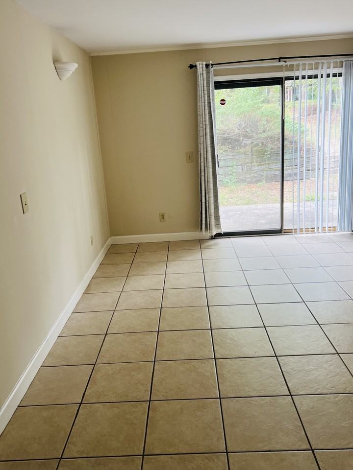 530 Deerwood Street - Photo 3 of 15