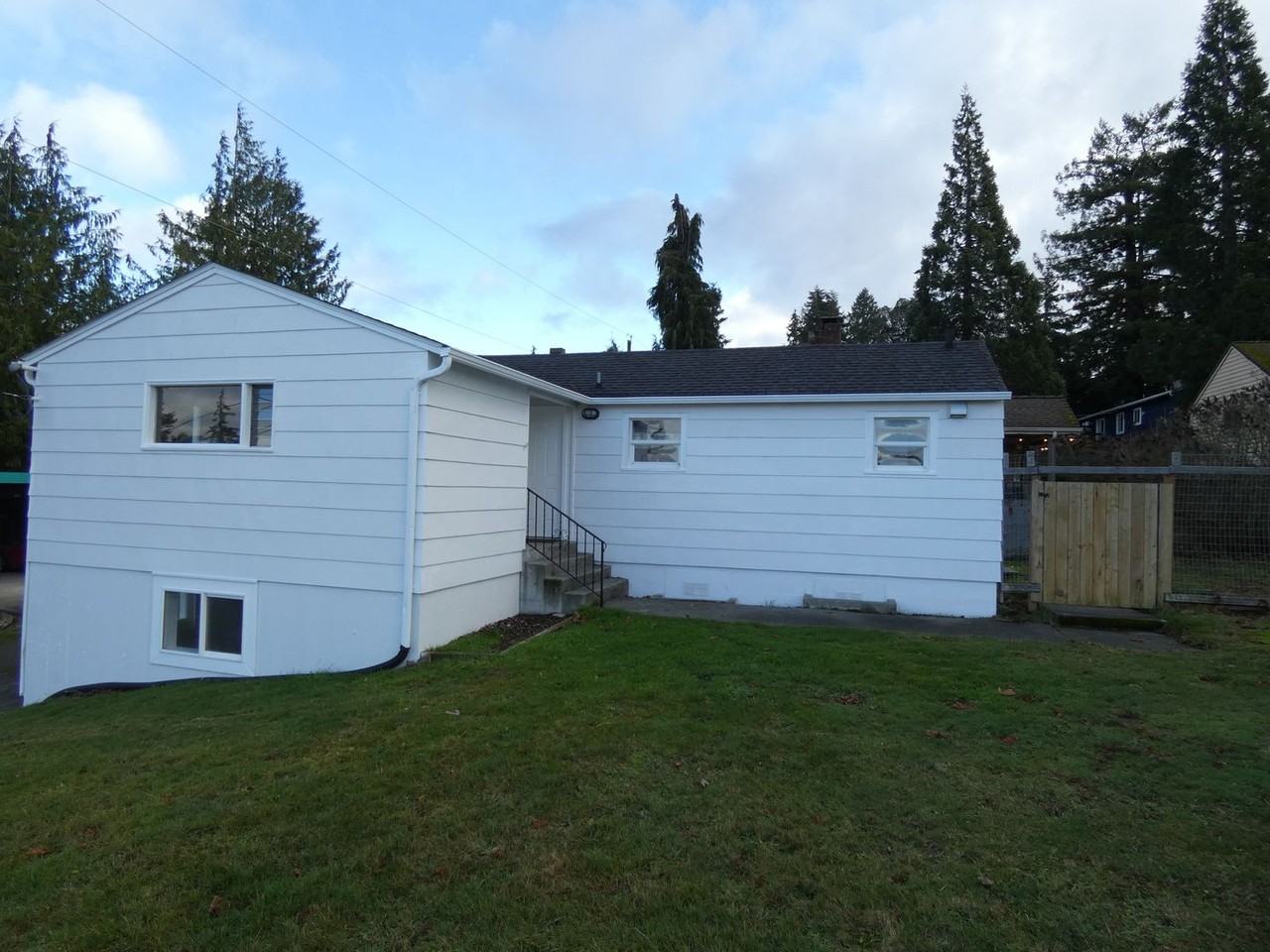 1237 W 9th St - Photo 3 of 25