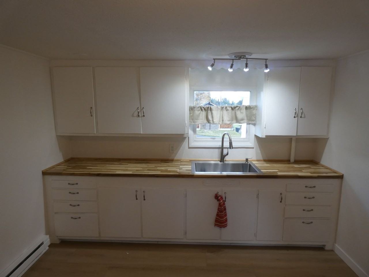 1237 W 9th St - Photo 7 of 25