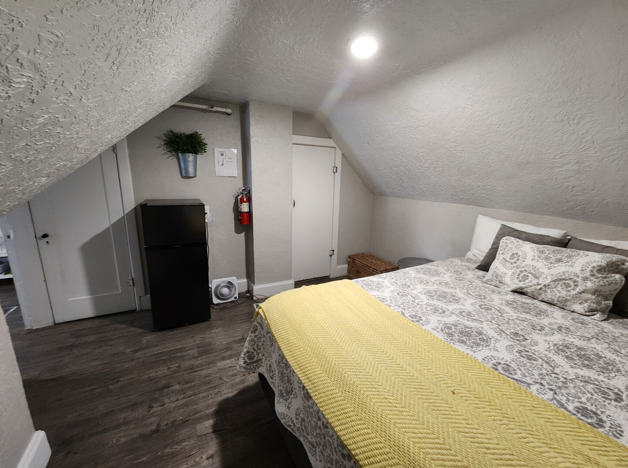 65 N State St - Photo 5 of 9