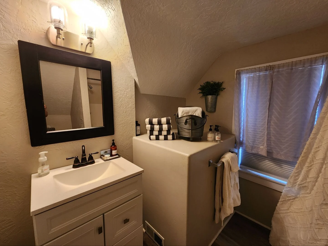 65 N State St - Photo 6 of 9