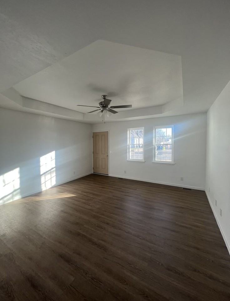 2615 E 6th St - Photo 2 of 15