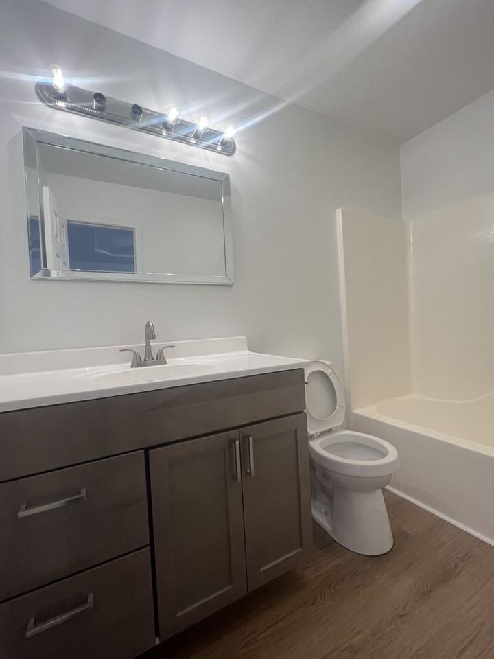 2615 E 6th St - Photo 6 of 15