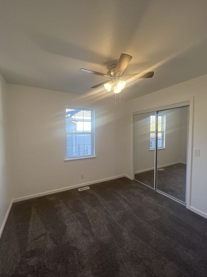 2615 E 6th St - Photo 7 of 15