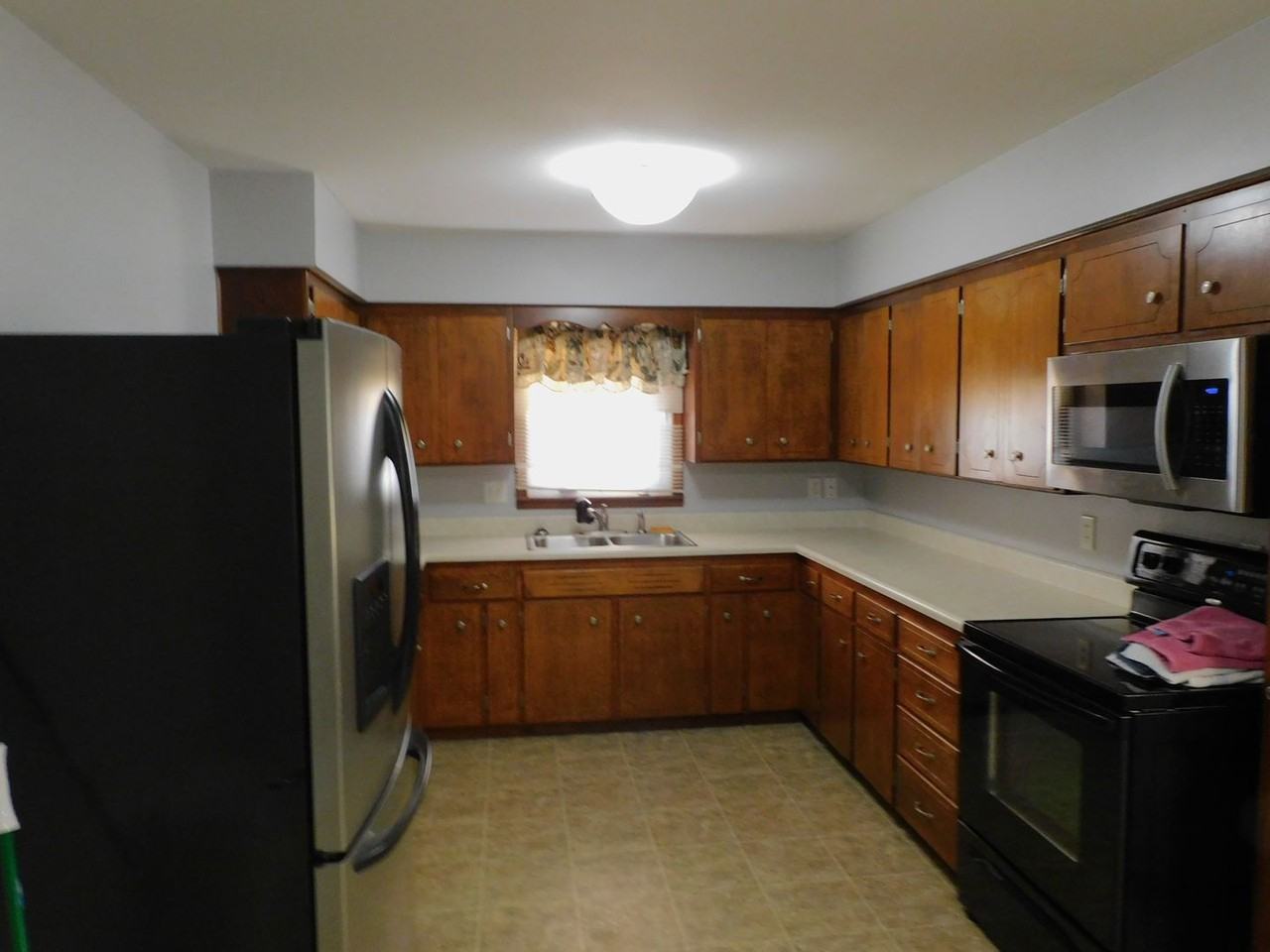 1012 Sheridan Ave - Photo 6 of 25