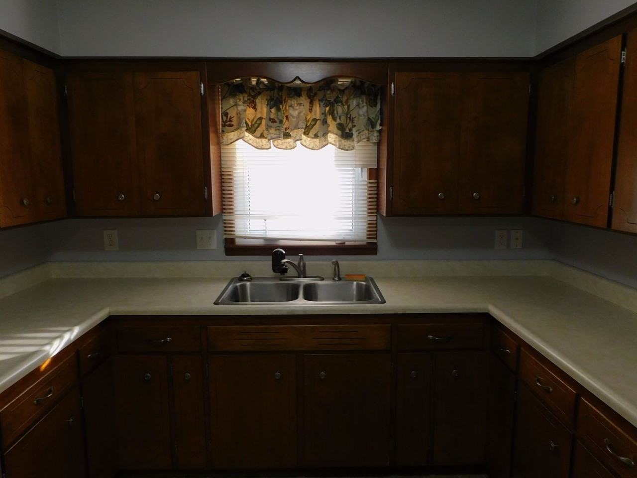 1012 Sheridan Ave - Photo 7 of 25