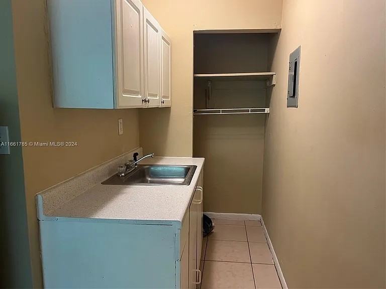 2707 Northwest 15th Street - Photo 2 of 7
