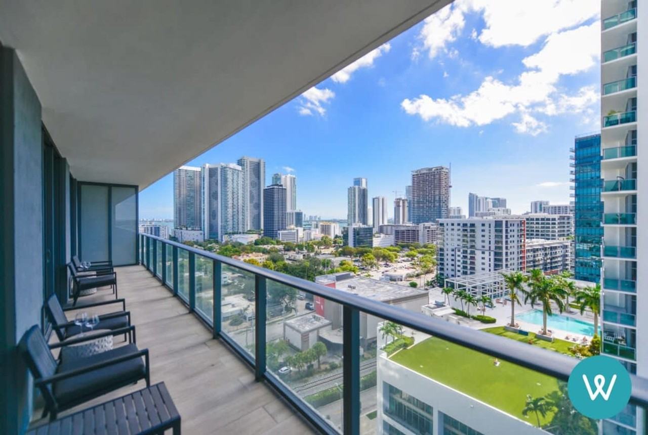 121 Ne 34th St #1022484P - Photo 2 of 37