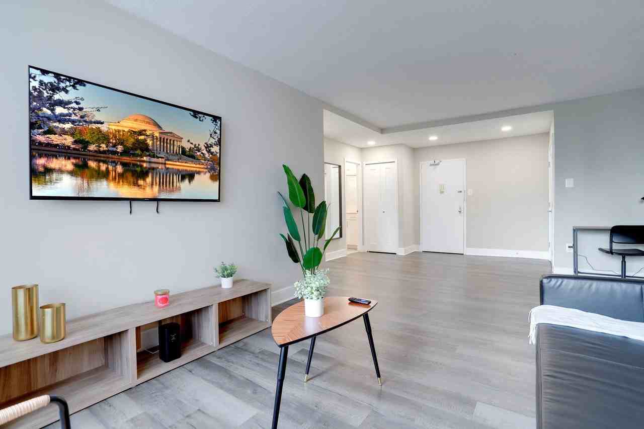 1201 South Bell Street - Photo 4 of 46