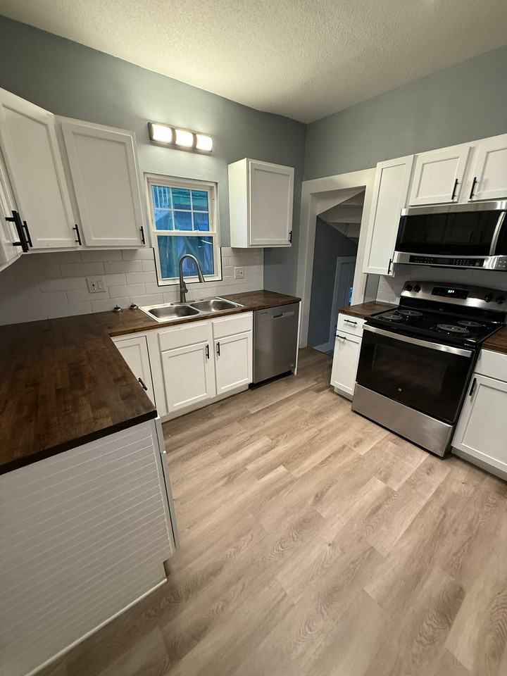 1410 10th St #10th - Photo 5 of 10