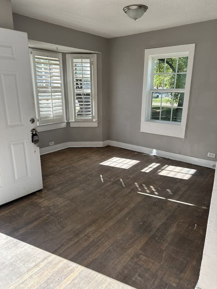 1516 24th Pl - Photo 3 of 19