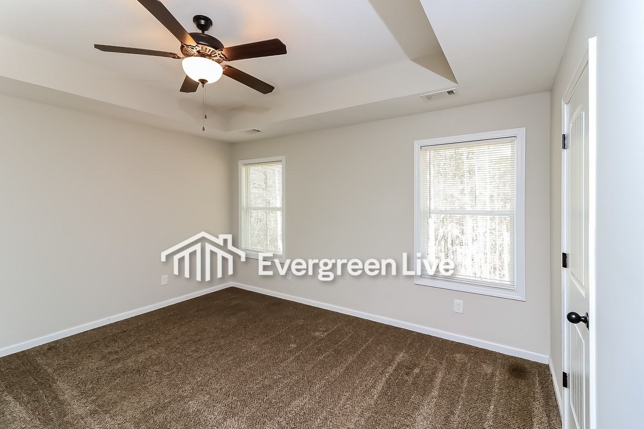 215 Cynthia Ct - Photo 4 of 15