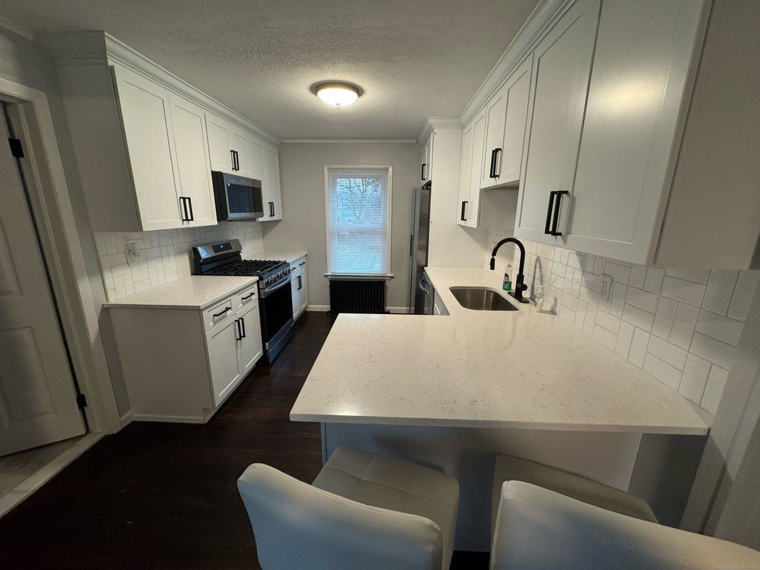 60 Bowen St - Photo 2 of 17