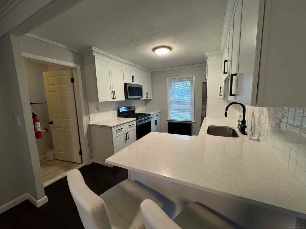 60 Bowen St - Photo 3 of 17