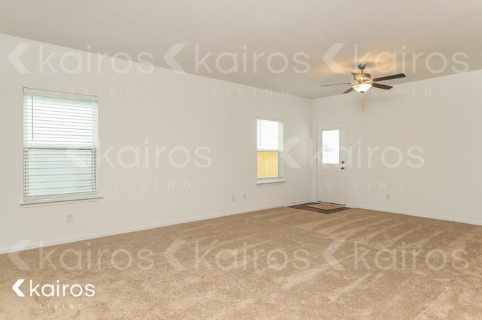 910 Shady Brk - Photo 2 of 18