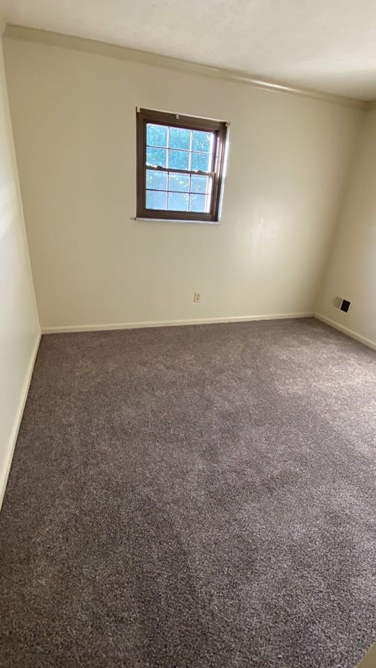 3326 Breckenridge Ln #5 - Photo 3 of 4