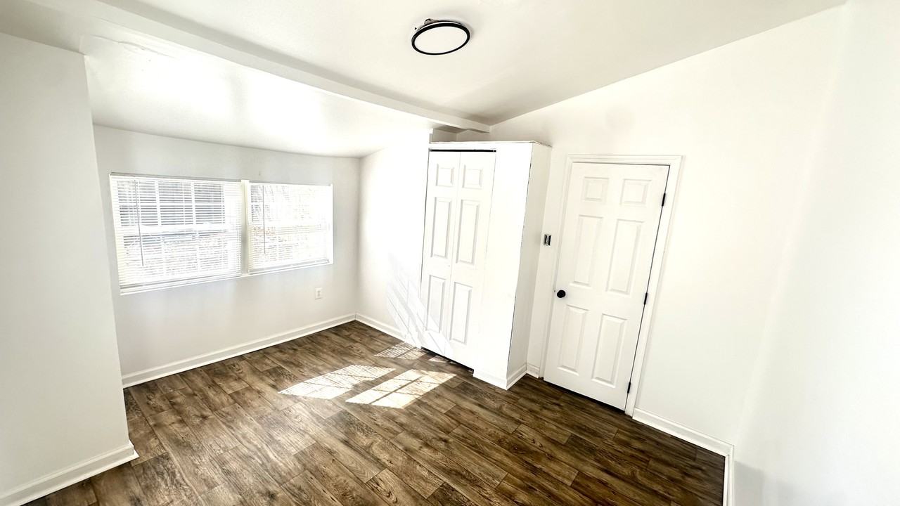 1628 Dyre St #1 - Photo 3 of 9