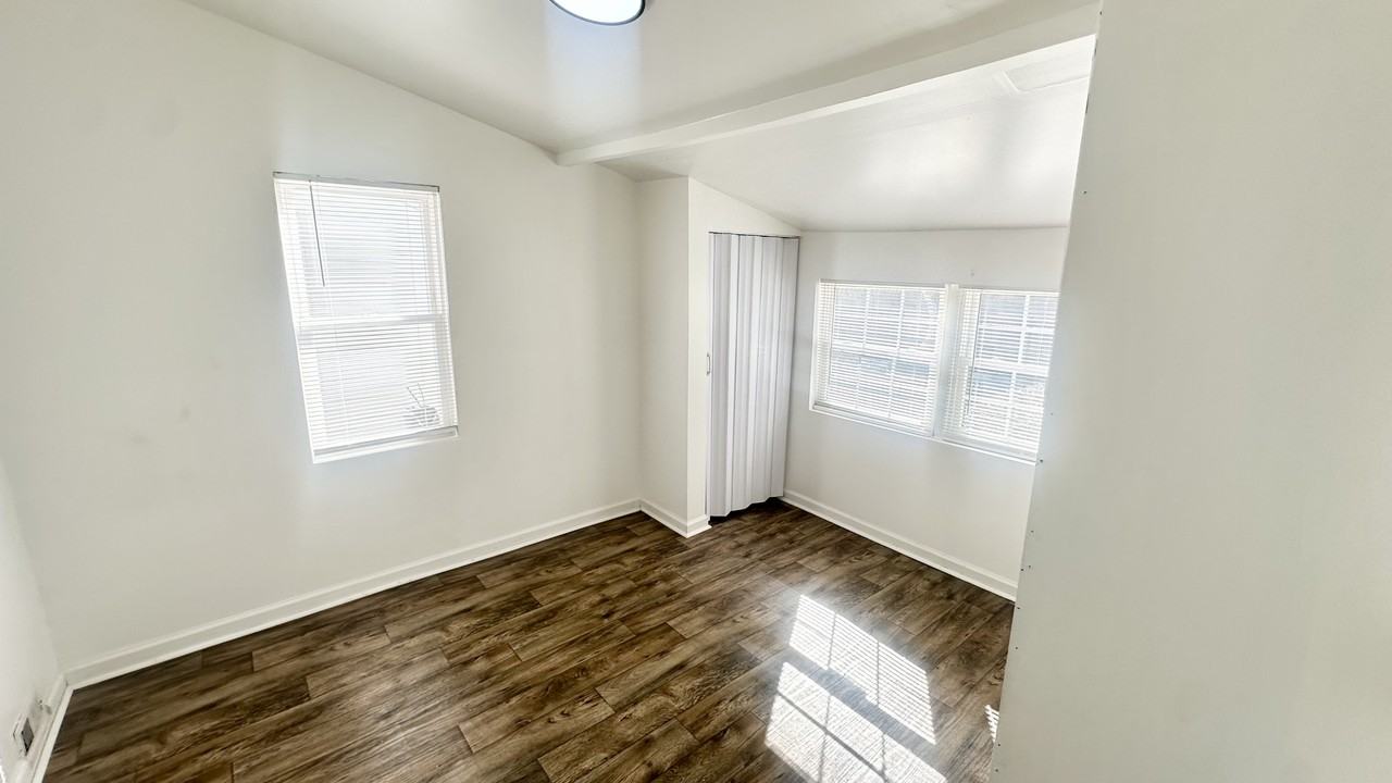 1628 Dyre St #1 - Photo 5 of 9