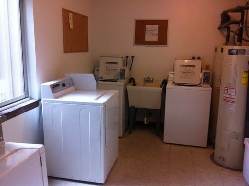 Columbia Manor - Photo 2 of 11