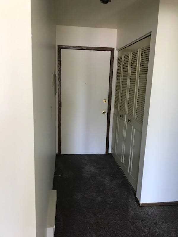 Columbia Manor - Photo 4 of 11