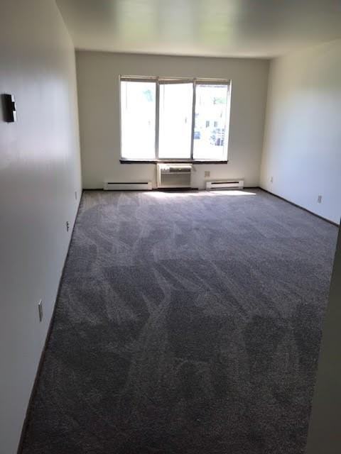 Columbia Manor - Photo 5 of 11