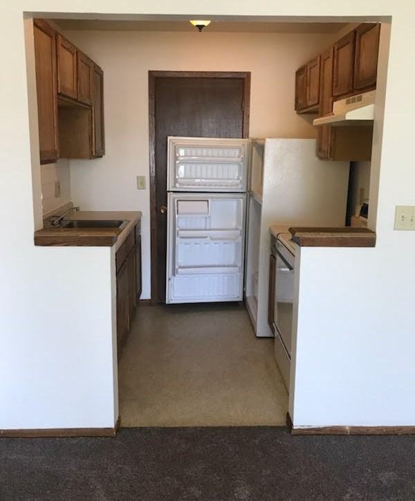 Columbia Manor - Photo 6 of 11