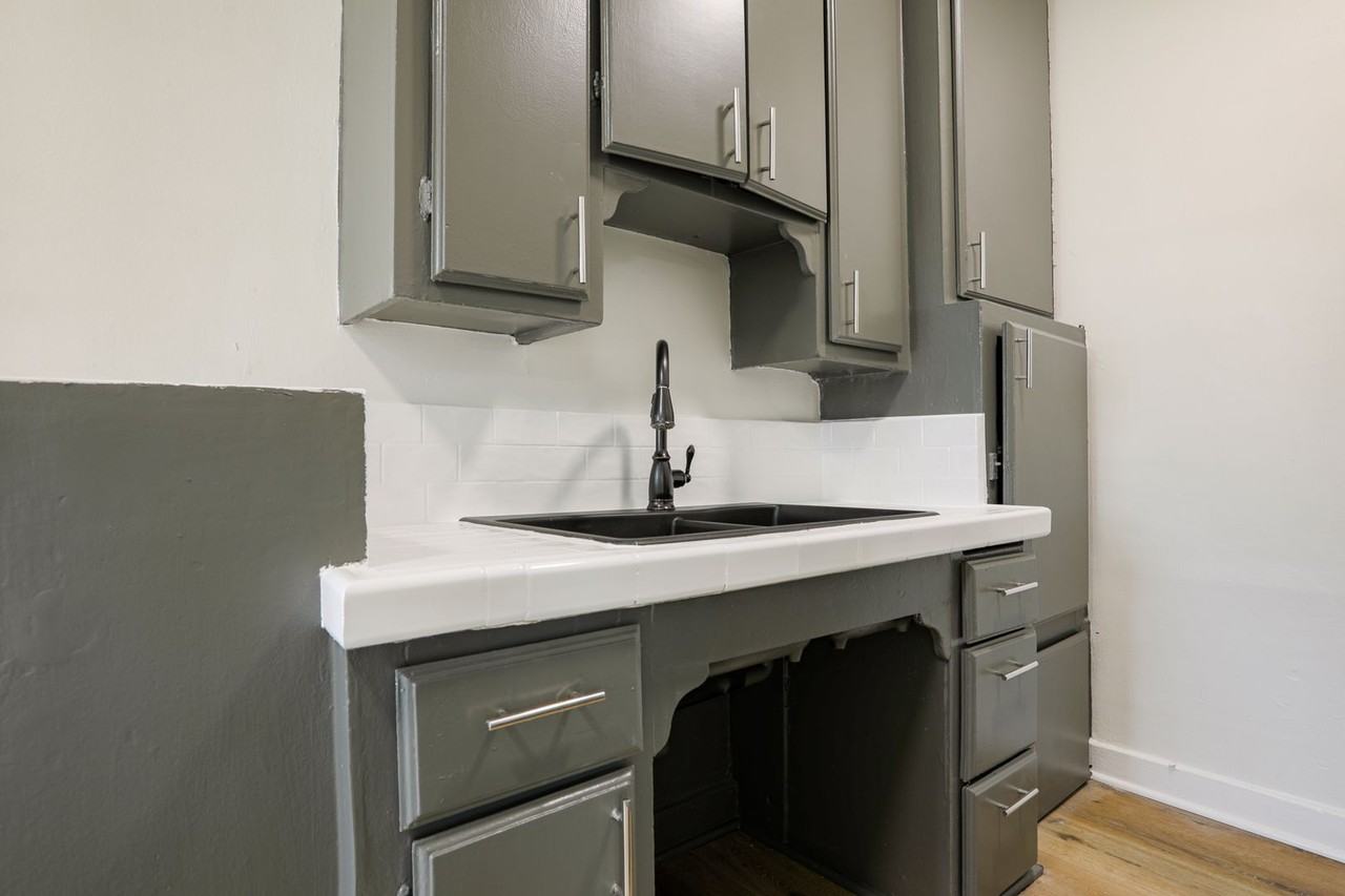 Cozy Studio with Amenities - Photo 6 of 10