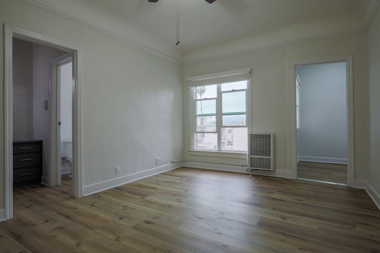 Catalina Apartments - Photo 7 of 19