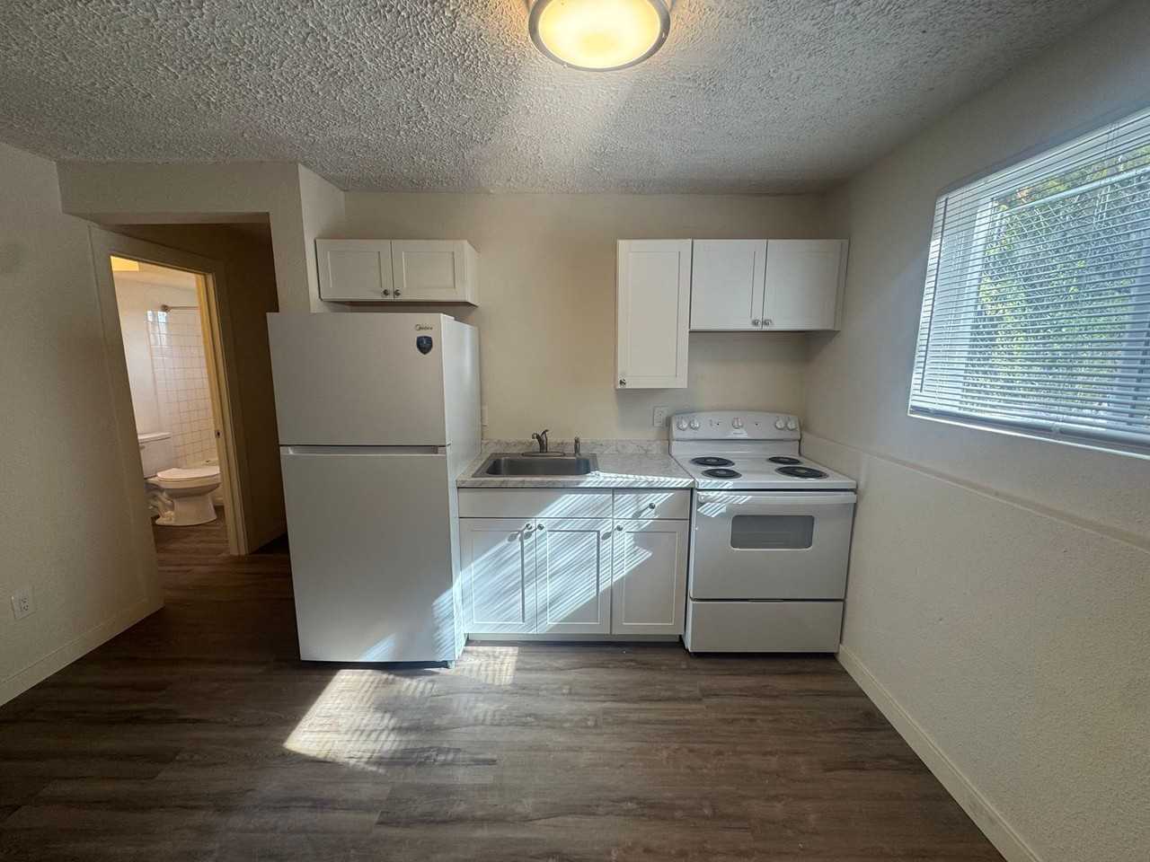 1521 North Maple Street - Photo 3 of 16