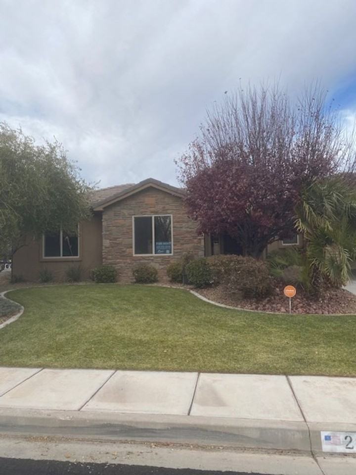 2641 E 430 N - Photo 3 of 40